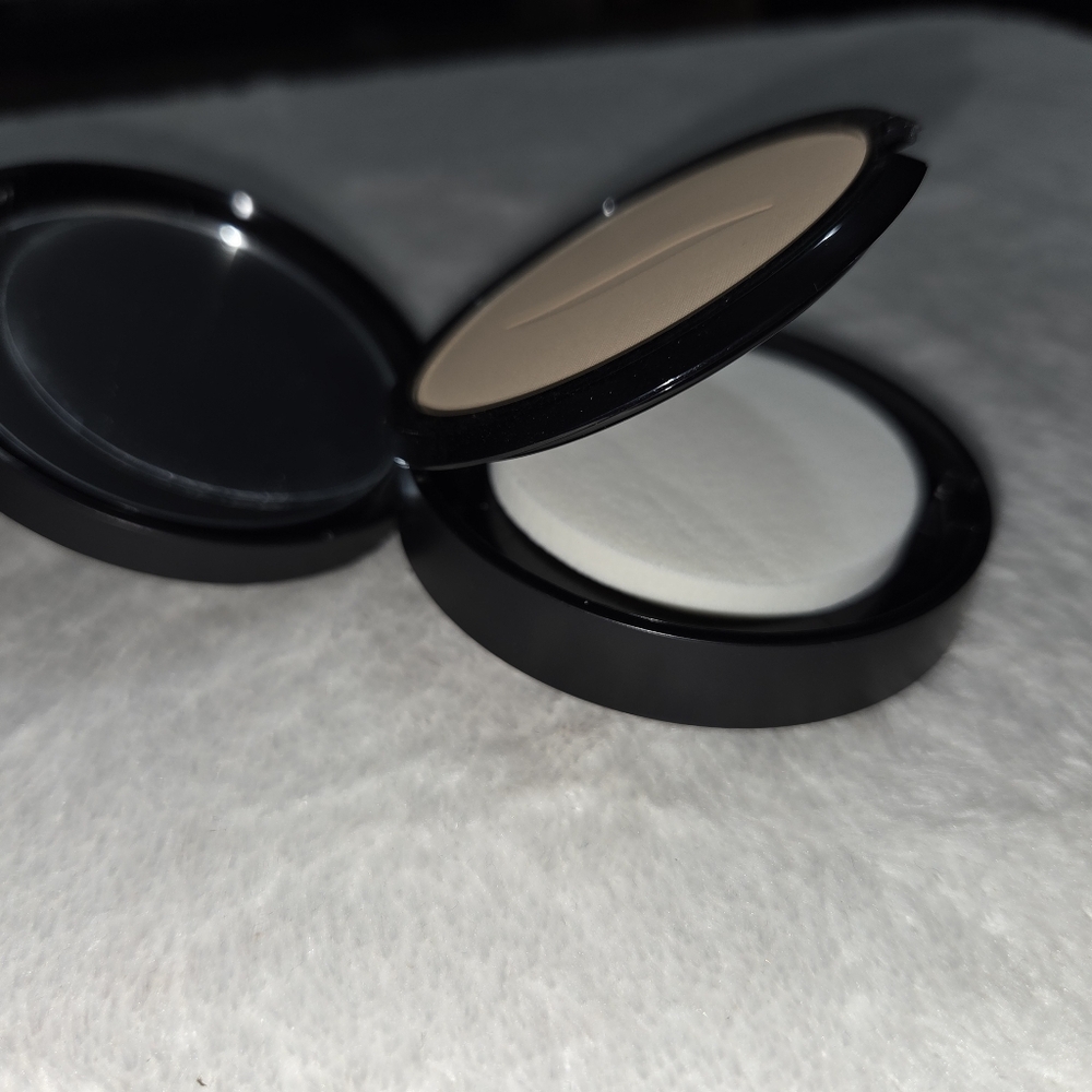 SEPHORA Matte Perfection Powder Foundation 26 Neutral Sand - Picture 8 of 10